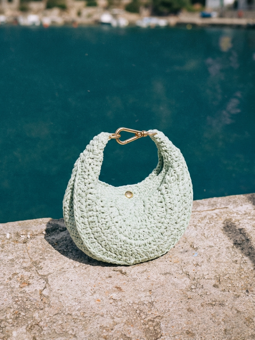 Finished Half Moon-Mandu mini crochet bag from LINEA kit